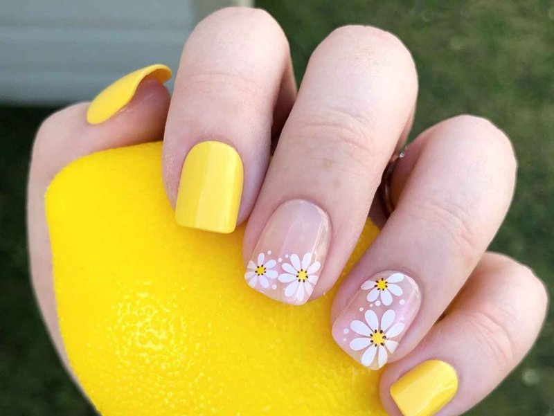 Жёлтый маникюр на короткие ногти