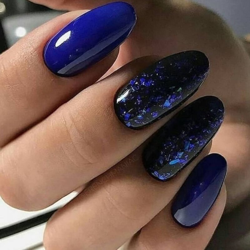 Красивые синие ногти