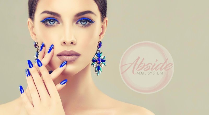 Manicure девушка модель синий