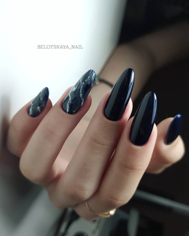 Чёрный маникюр с мрамором длинные