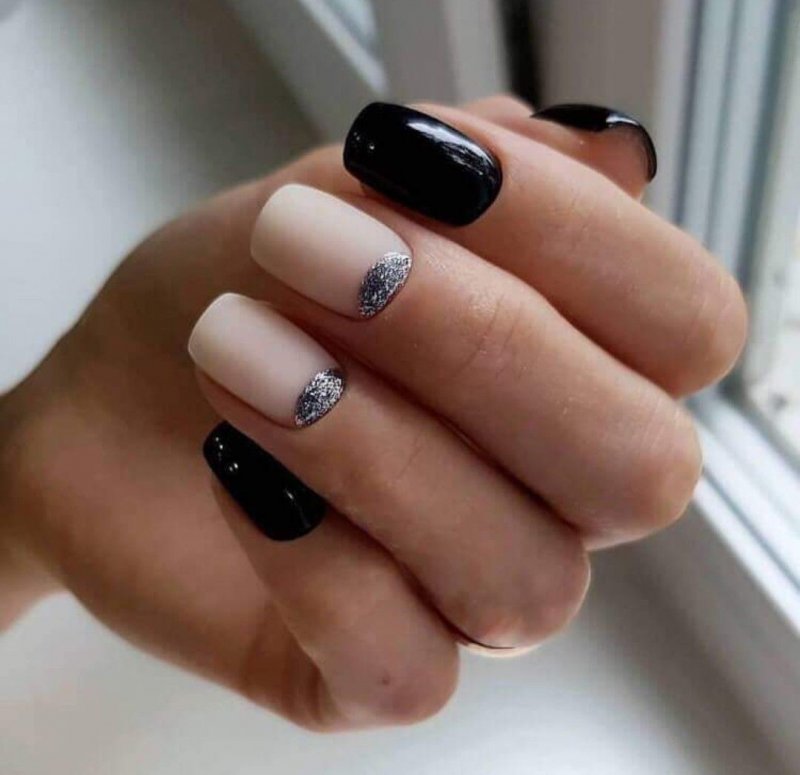 Маникюр на короткие черного цвета