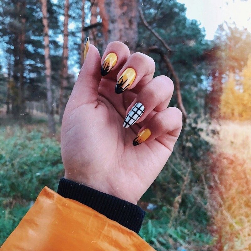 Маникюр с огоньком