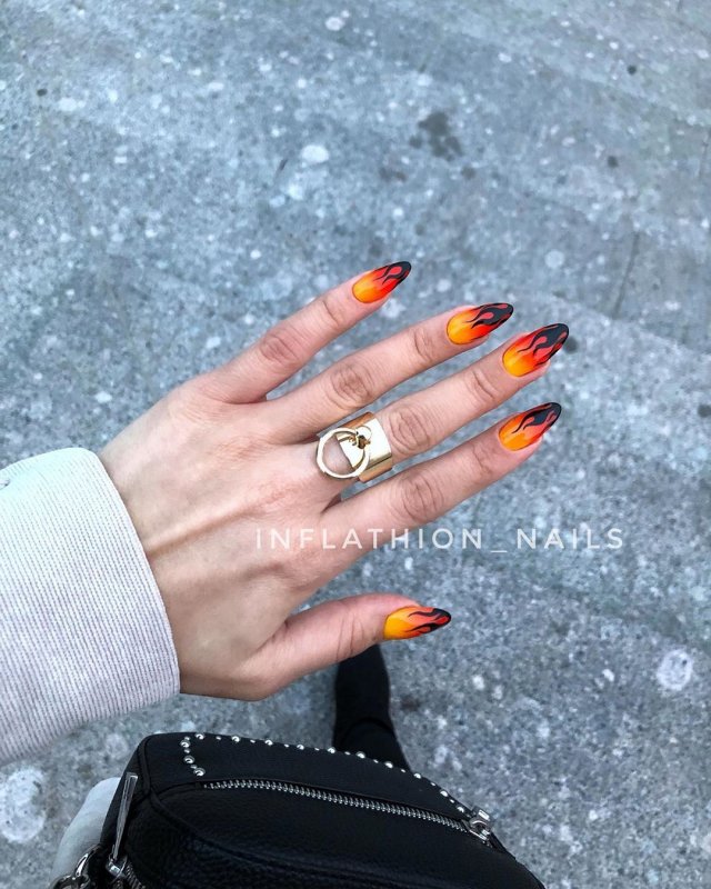 Длинные ногти с огнем