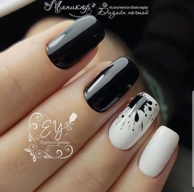 Маникюр в молочно черных тонах