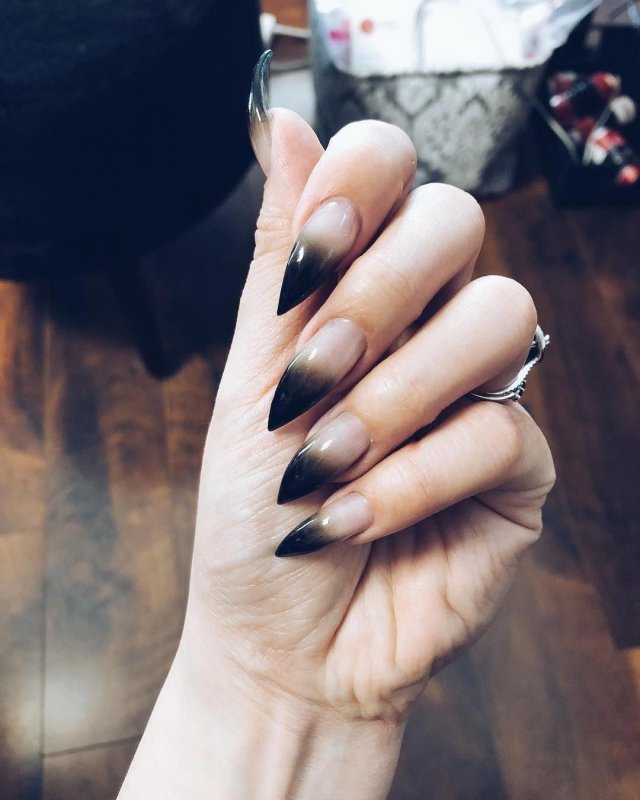 Короткие заостренные ногти