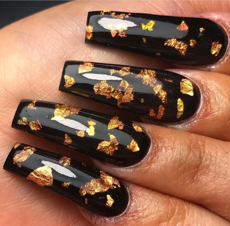 Маникюр с поталью
