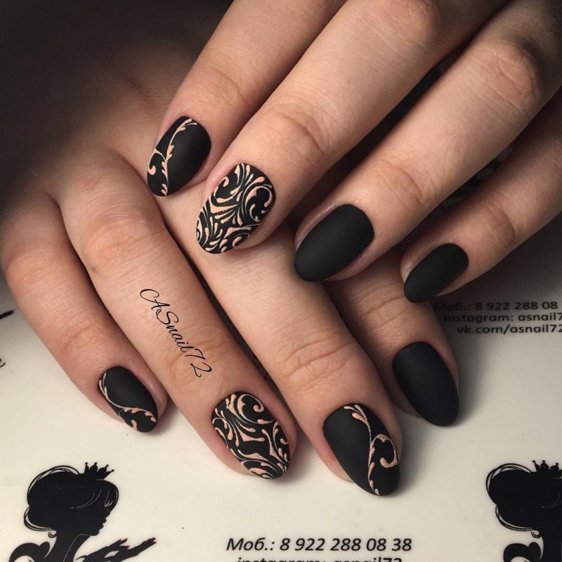 Ажурные черные ногти