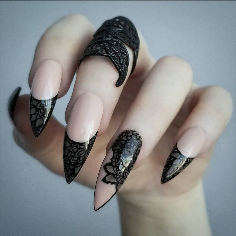 Маникюр длинные острые вуаль