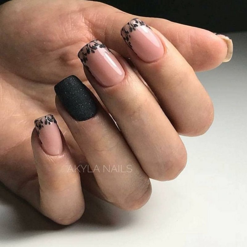 Маникюр френч черно-белый