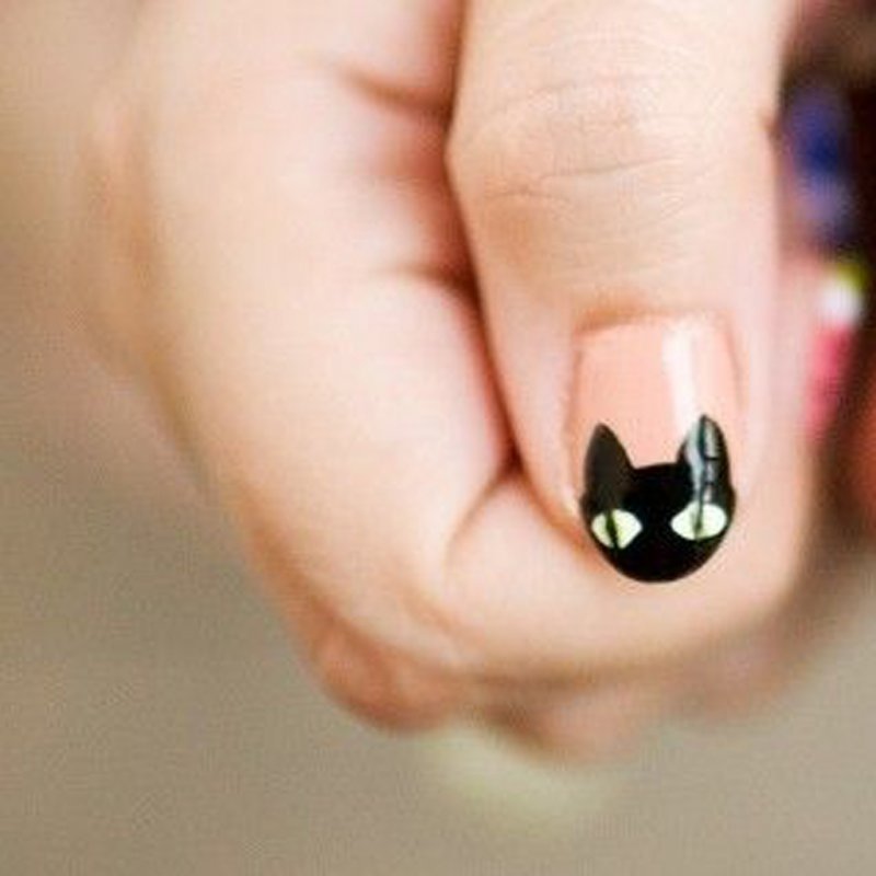 Маникюр с кошками Минимализм