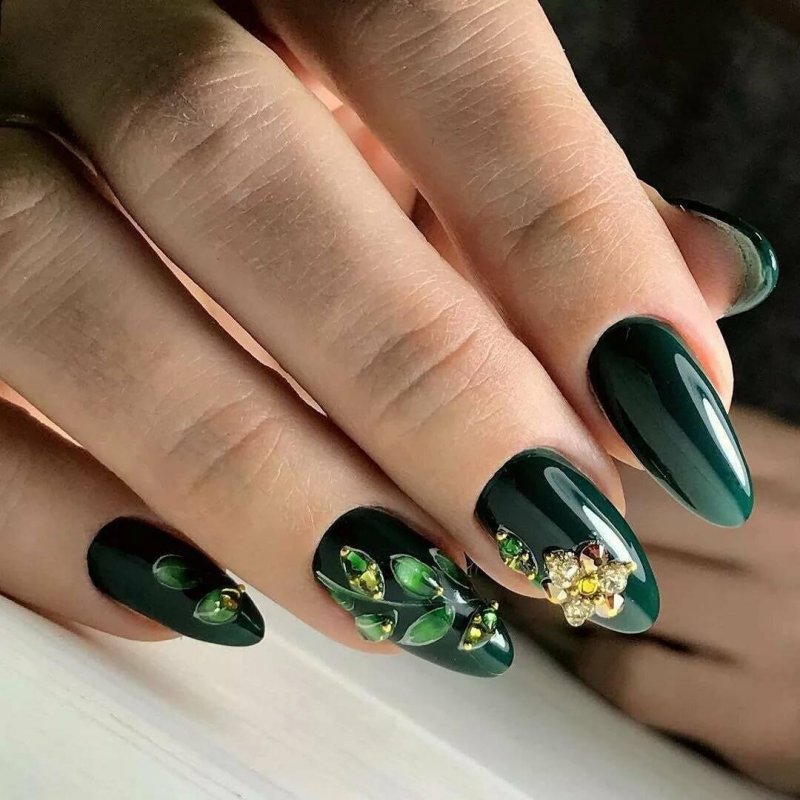 Маникюр знленыйс золотом