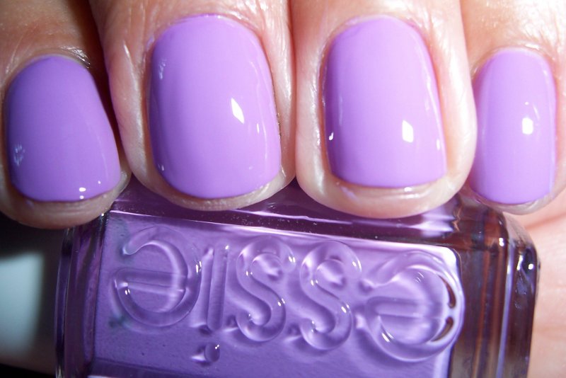 Лак Essie 102