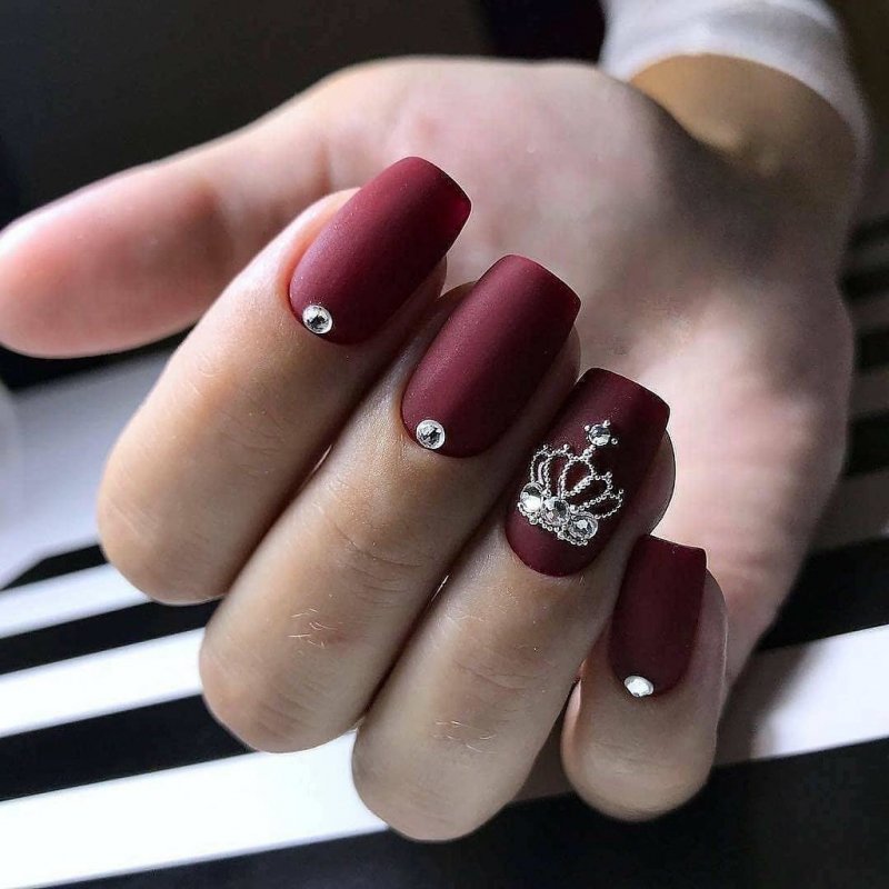 Маник на коротки е ногти