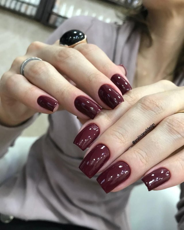 Шикарный бордовый маникюр френч
