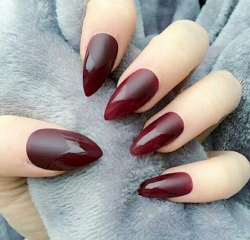 Маникюр марсала миндаль