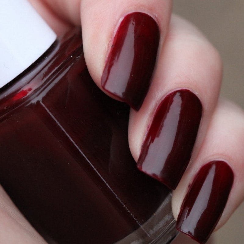 Лак Essie спелая вишня