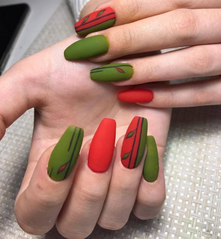 Маникюр хаки
