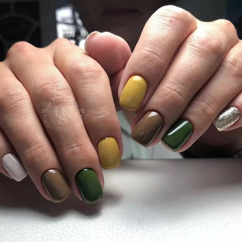 Маникюр на короткие ногти оливковый цвет