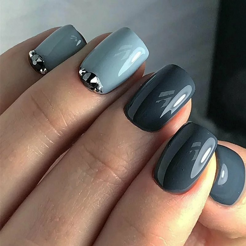 Маникюр в серых тонах