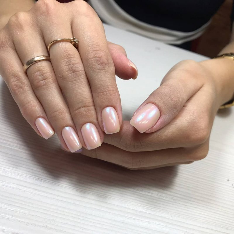 Нюдовый маникюр на форму мягкий квадрат на короткие ногти