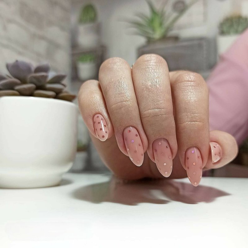 Изысканный маникюр Минимализм с изюминкой