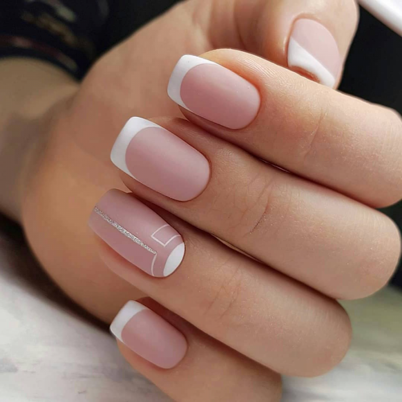 Маникюр на короткие ногти классический однотонный