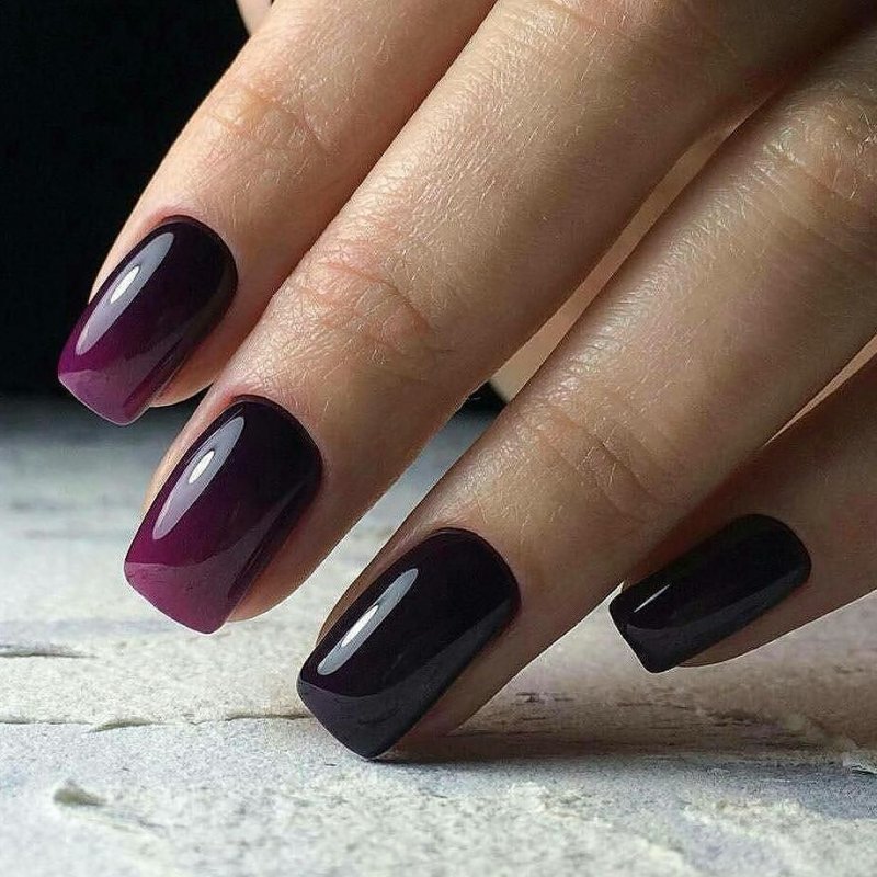 Маникюр бордовый с черным