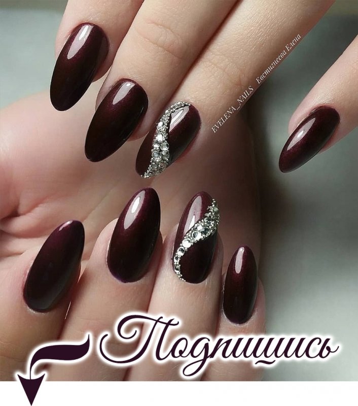 Бордовый маникюр на овальные ногти