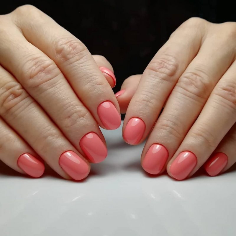 Одно тнный маникюр на короткие ногти