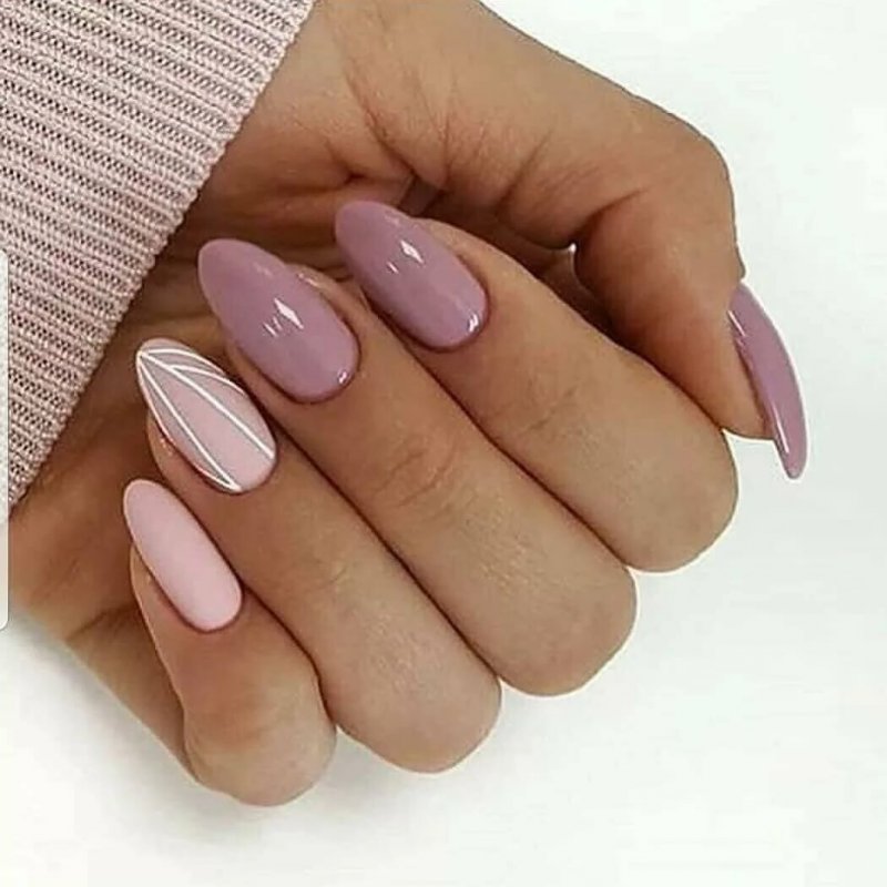Розовый овальный однотонный маникюр