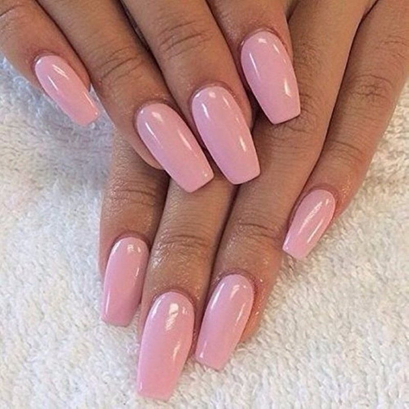 Нежный розовый маникюр однотонный