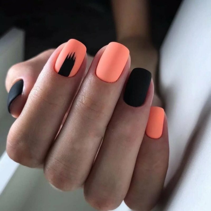 Коралловые ногти матовые