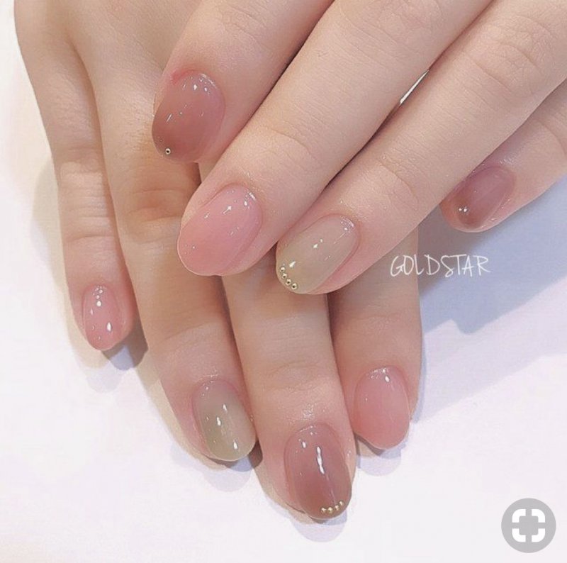 Прозрачный маникюр на короткие ногти гель