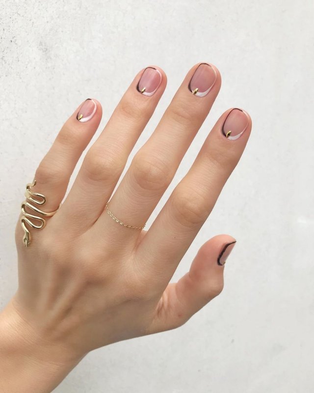 Прозрачный маникюр на короткие ногти