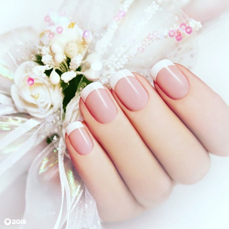 Красивый нежный маникюр на квадратную форму
