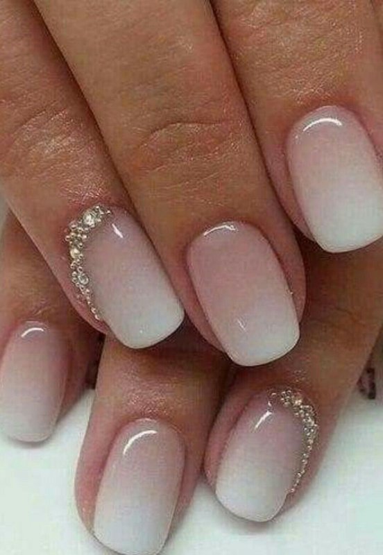 Свадебный маникюр омбре на короткие ногти