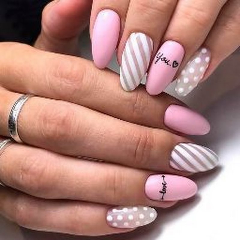 Яркий летний маникюр на короткие