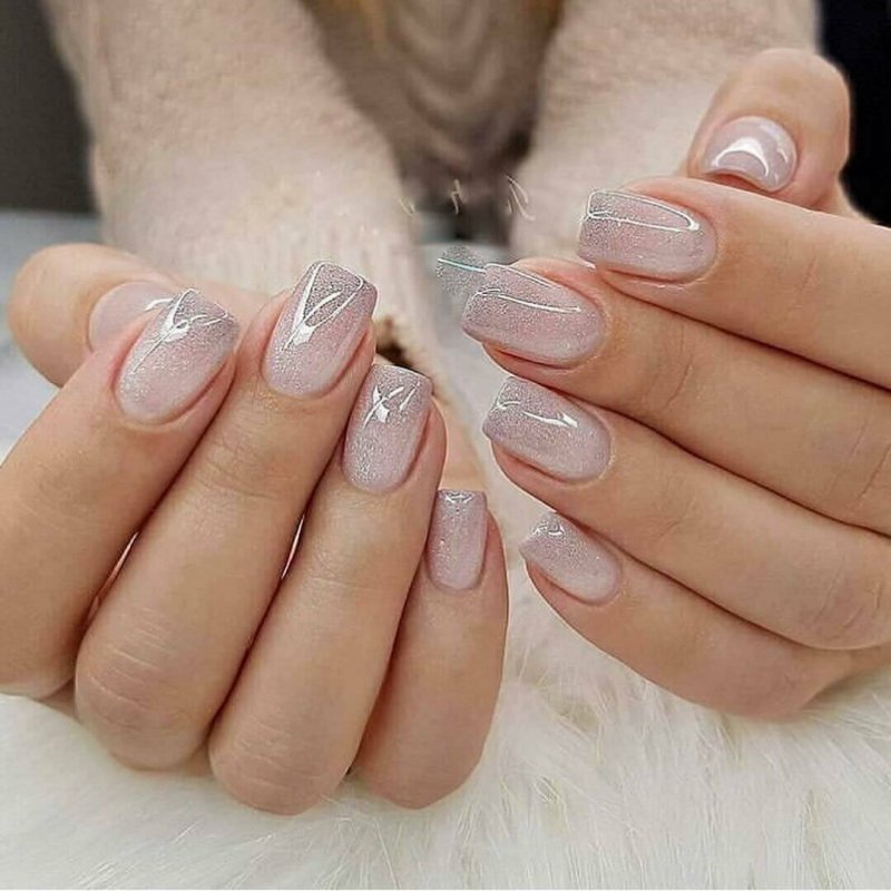 Элегантные бежевые ногти