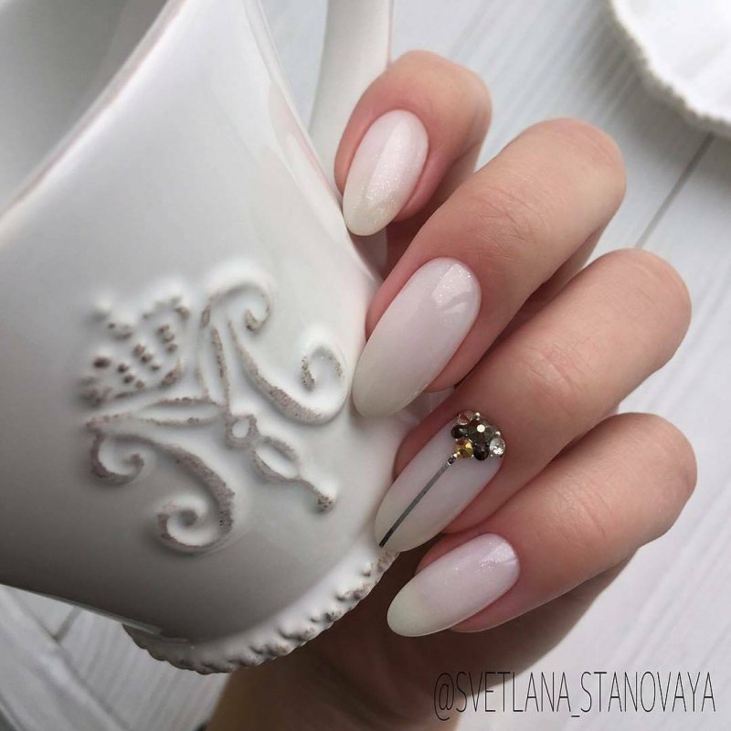 Маникюр изысканный и нежный