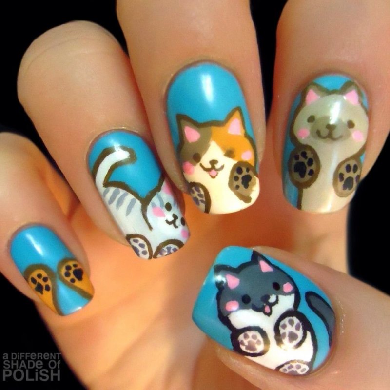 Красивый маникюр с котиками