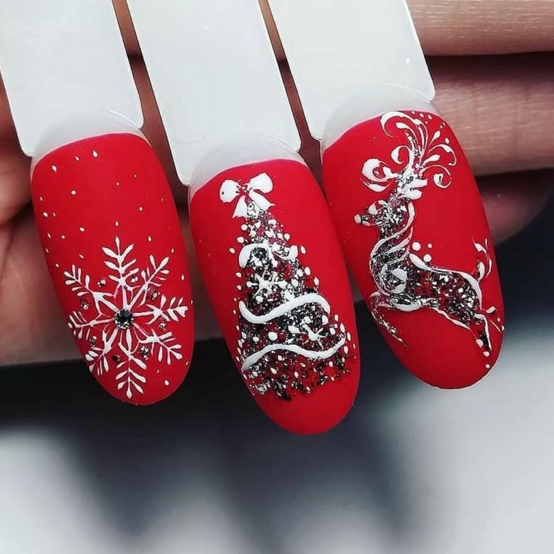 Новогодний маникюр черно красный
