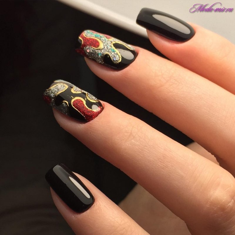 Красный новогодний маникюр