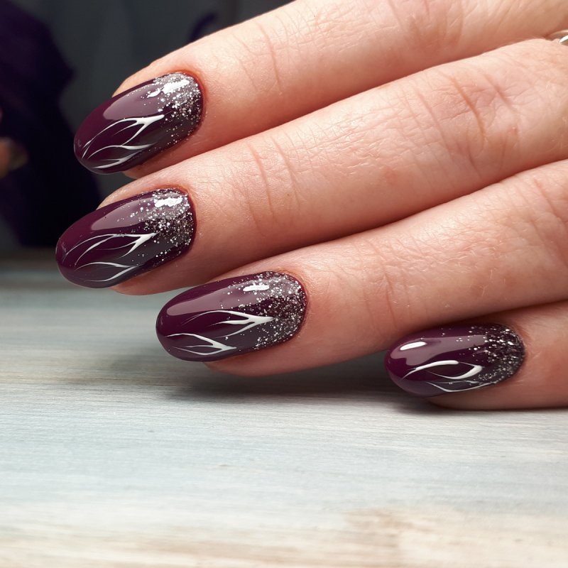 Серебряная кошка маникюр