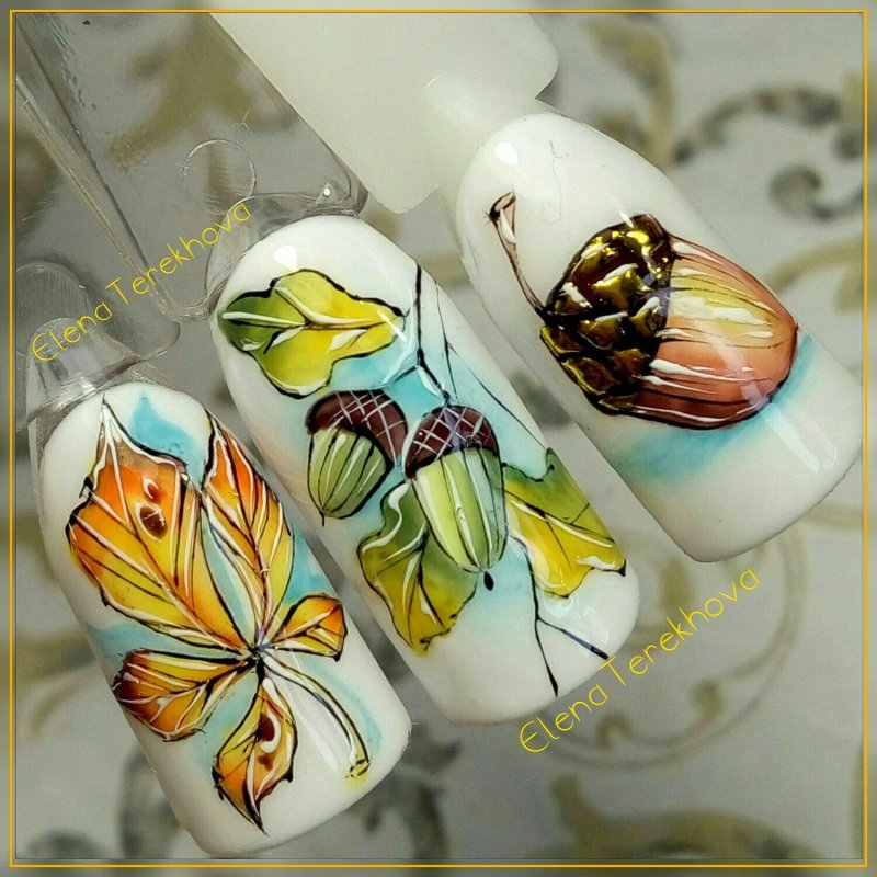 Маникюр с кленовыми и дубовыми листьями