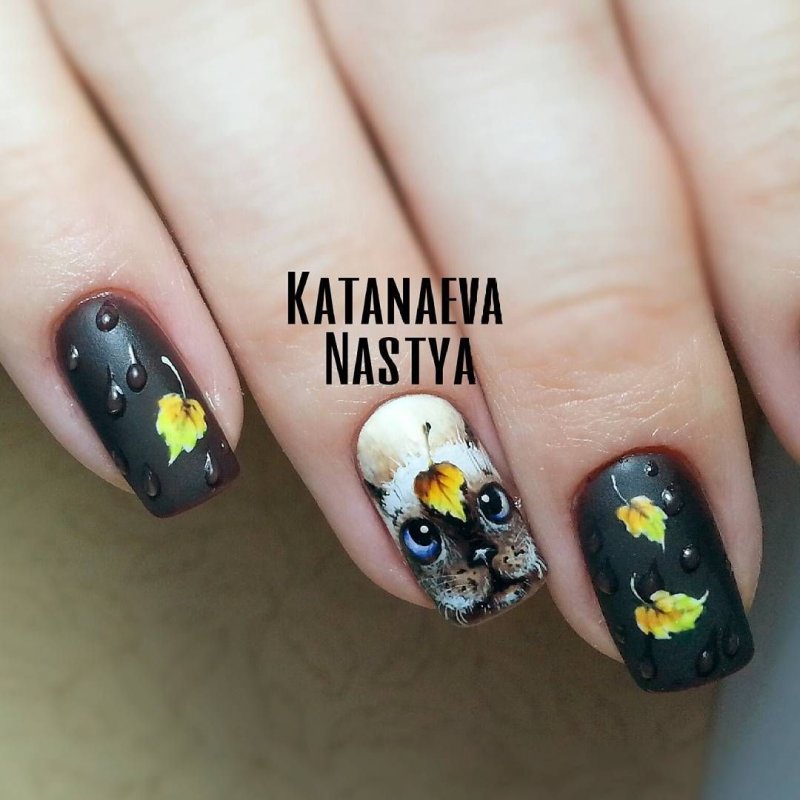 Осенний маникюр с котами