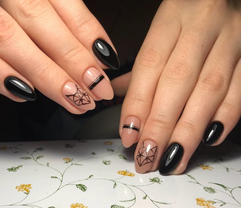 Летний маникюр коралловый