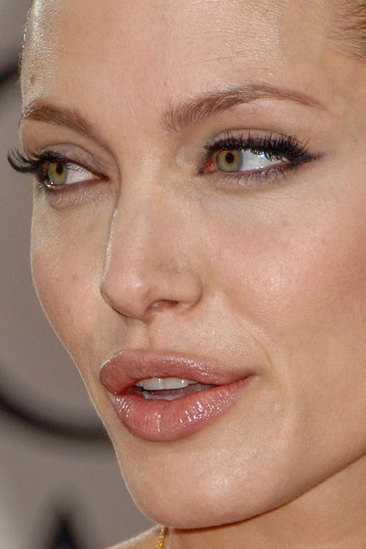 Анджелина Джоли 2012