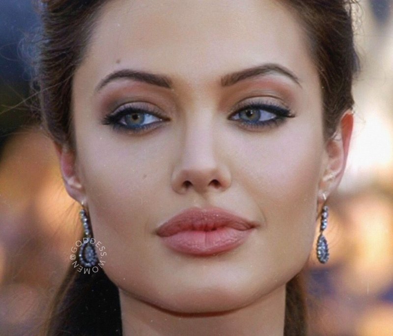 Анджелина Джоли брови 2019