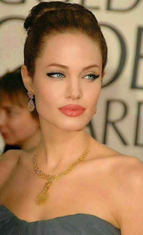 Анджелина Джоли глаза