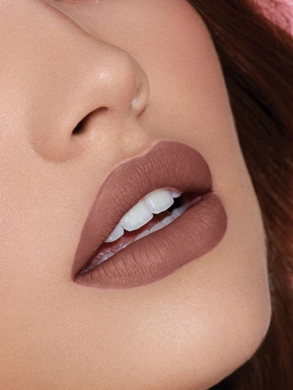 Помадой Kylie Jenner Lip blush